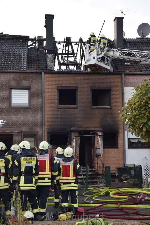 Feuer 2 Vollbrand Reihenhaus Roggendorf Berrischstr P061.JPG - Miklos Laubert